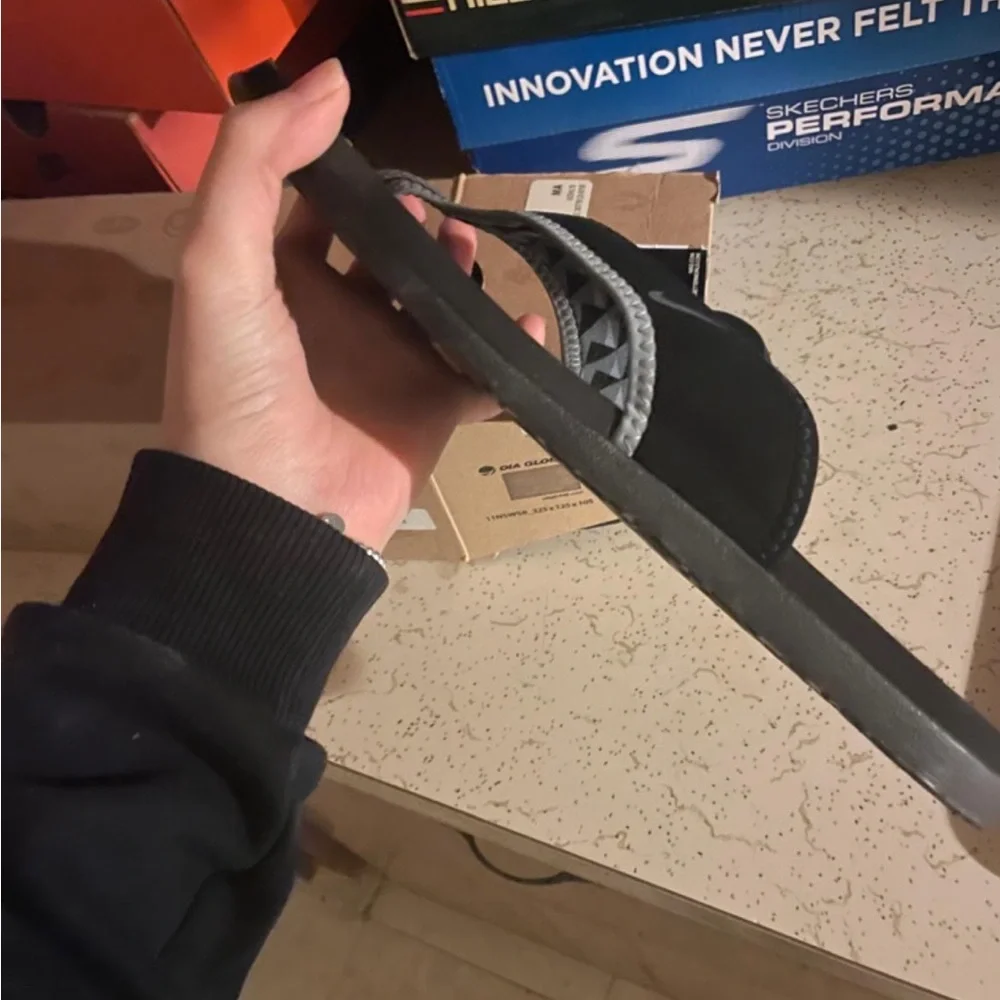 Nike Black and Gray Flip-Flops - Picture 4 of 6